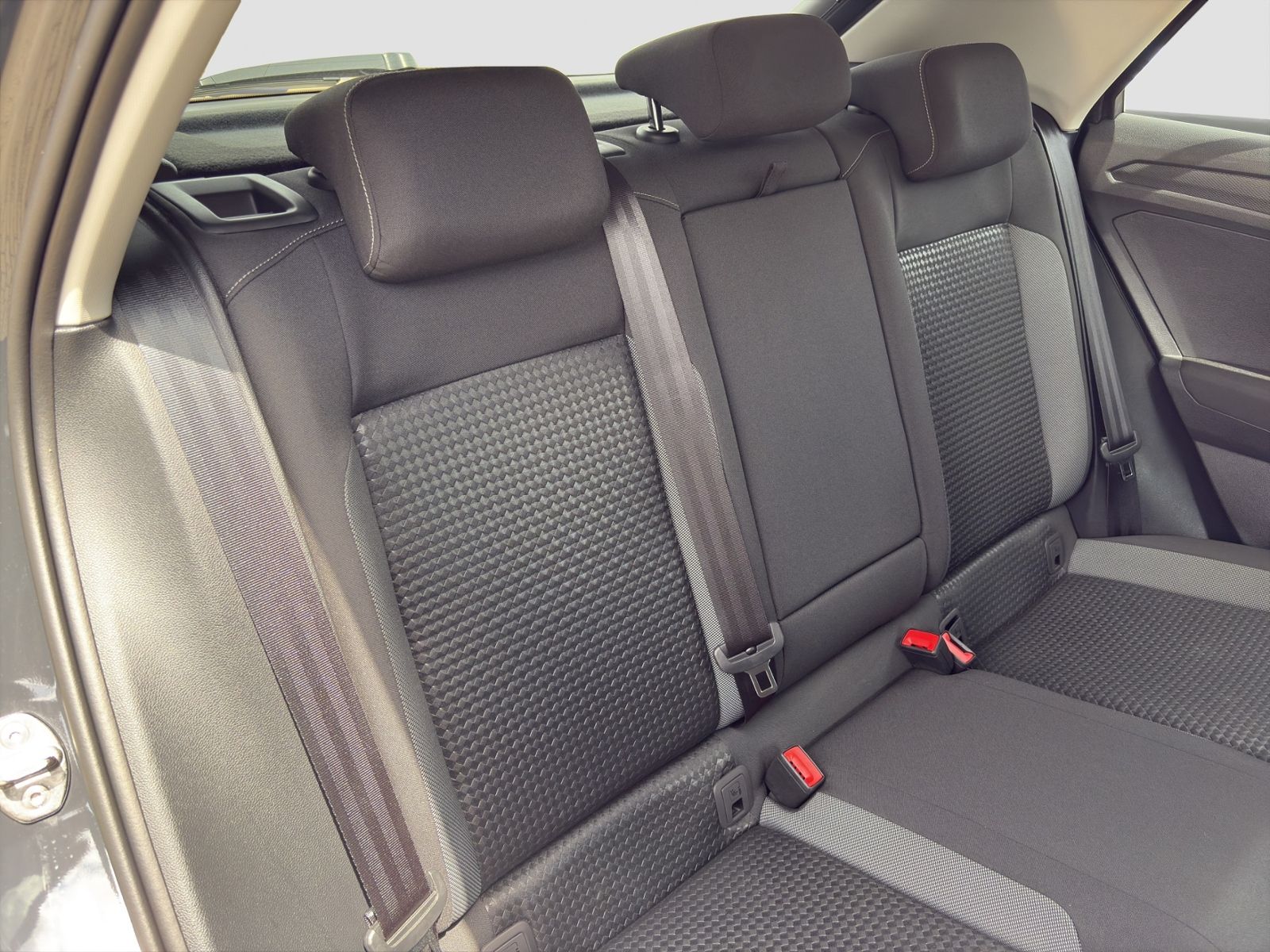 Volkswagen T-Roc 1.0TSI ACTIVE - Samsaru's Car Outlet
