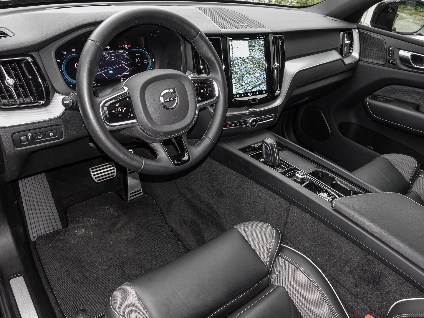 Volvo XC60 R Design Recharge Plug-In Hybrid AWD HUD St