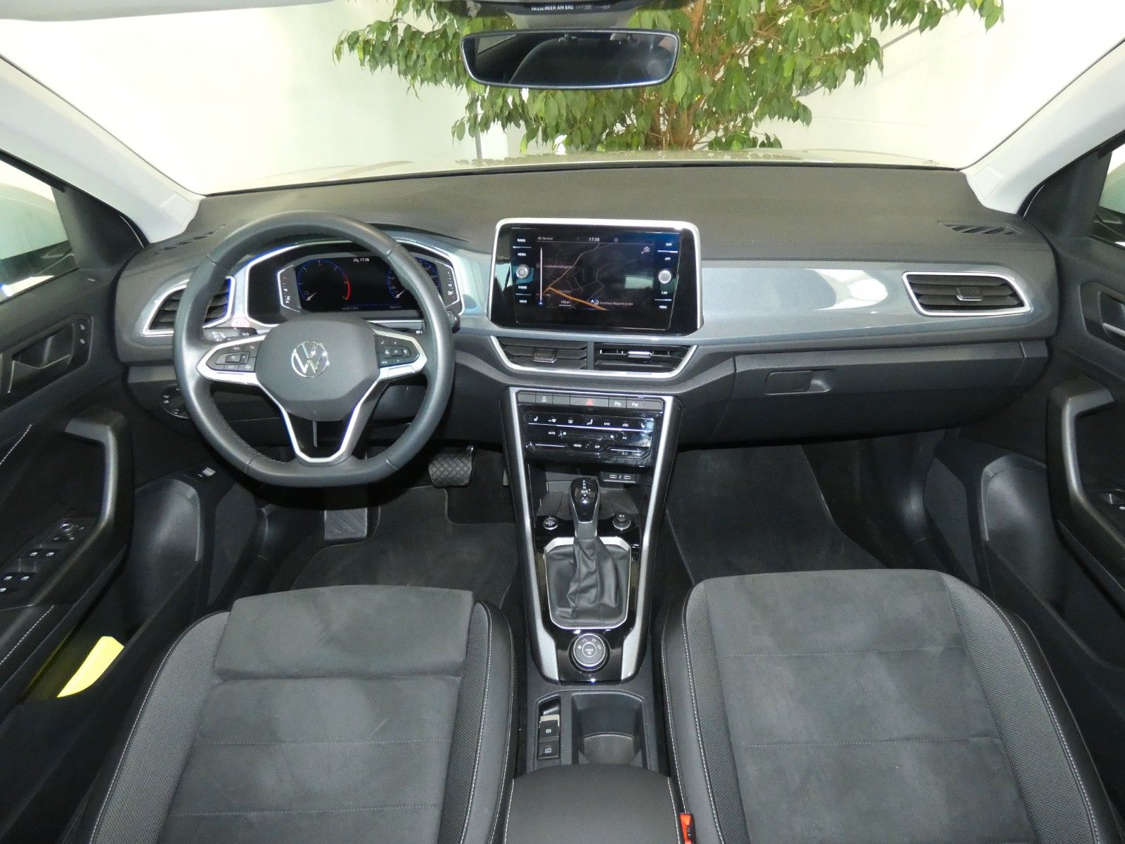 Volkswagen T-Roc 2.0 TDI Style 4Motion DSG - Samsaru's Car Outlet