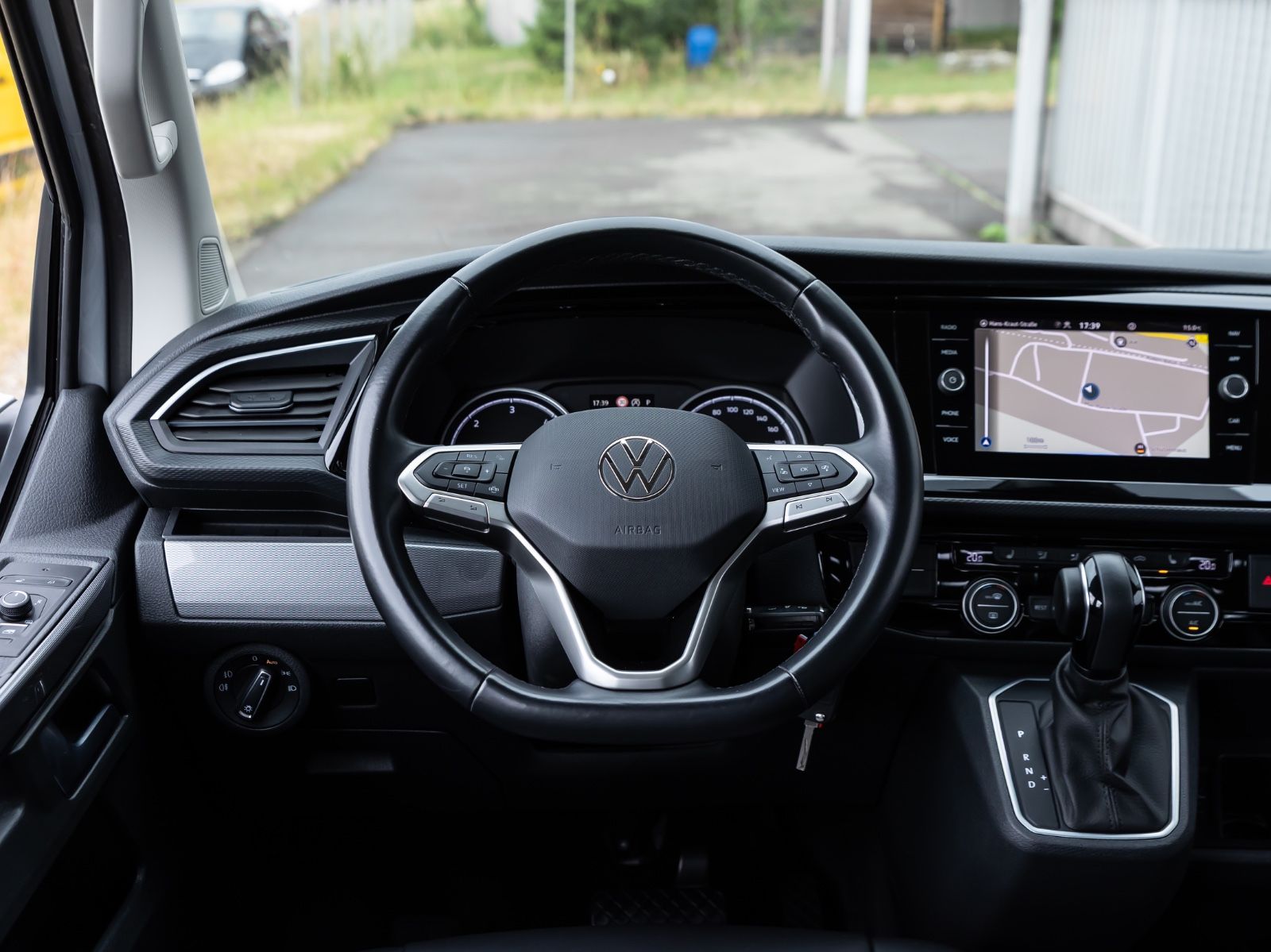 Volkswagen T6 Multivan - Samsaru's Car Outlet