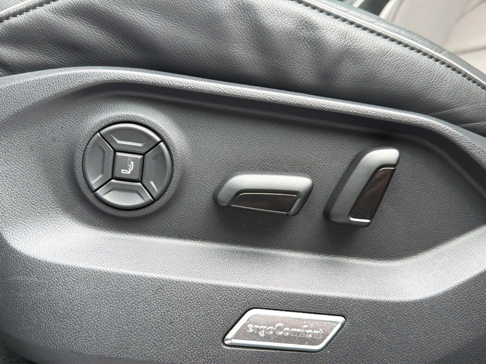 Volkswagen Touareg TDI 4Motion R Line 21" DYNAUDIO SD LEDER