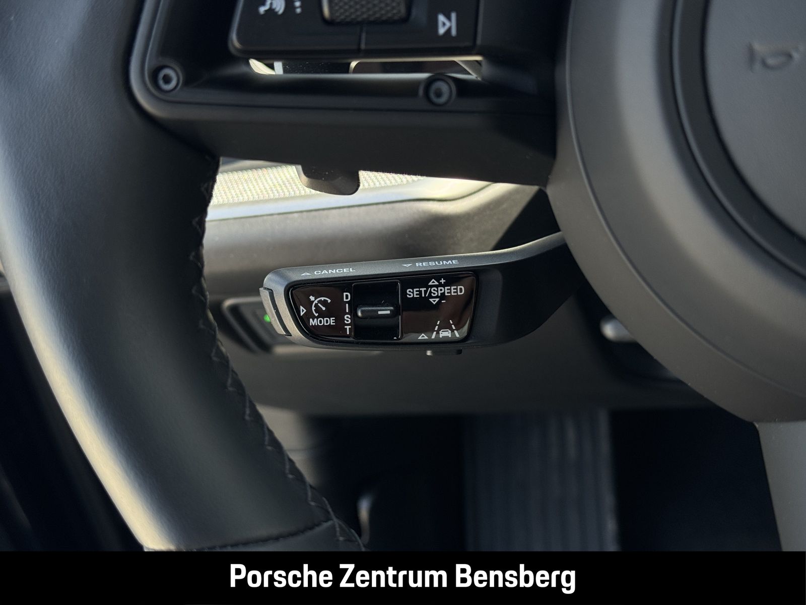 Porsche Cayenne E-Hybrid AHK Pano HUD Matrix SurroundVie