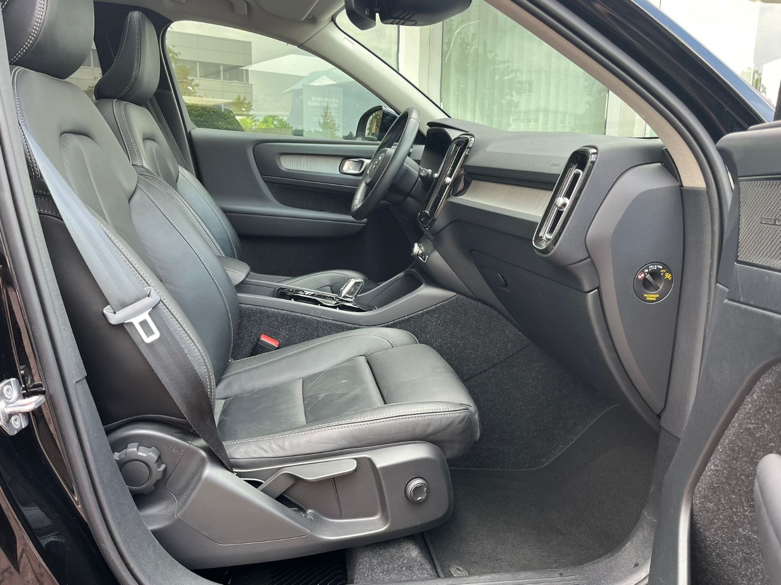 Volvo XC40 T5 Recharge Inscription - Samsaru's Car Outlet