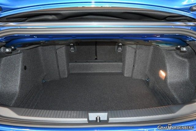 Volkswagen T-Roc R-Line - Samsaru's Car Outlet