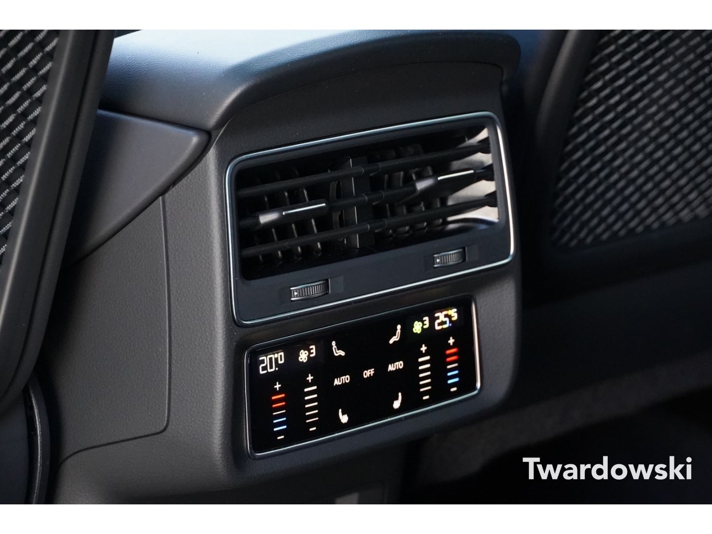 Audi Q8 50 TDI S line Pano HUD Matrix 23''B&O AHK 360