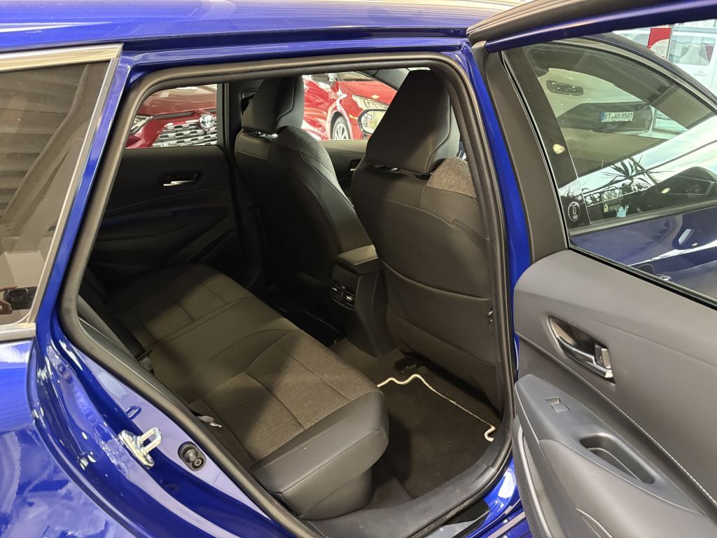 Toyota Corolla 2.0 Hybrid Touring Sports Team Deutschla