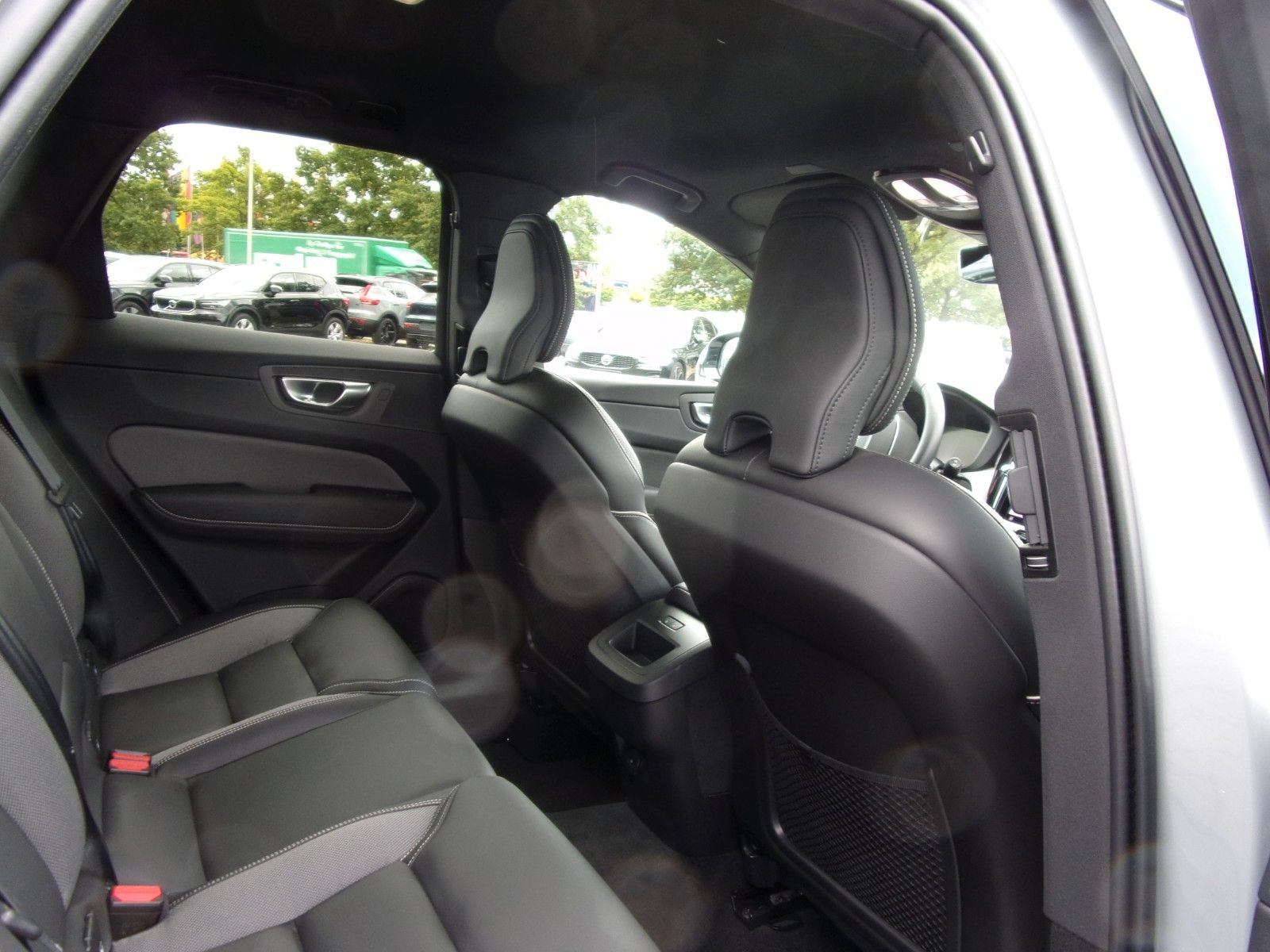 Volvo XC 60 B4 Plus Dark AWD - Samsaru's Car Outlet