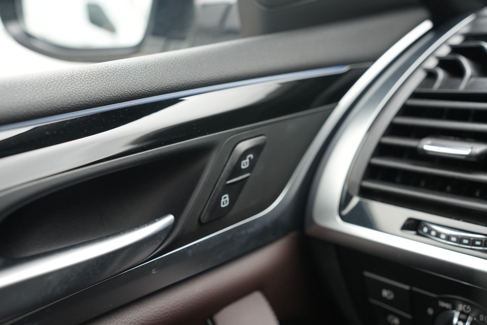 BMW X3 30e X Line xDrive*LED*AHK*PANO*NAV*HEADUP*