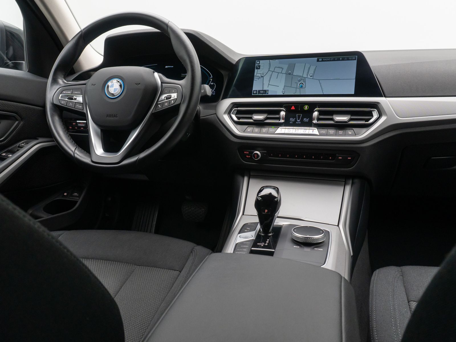 BMW 320e - Samsaru's Car Outlet