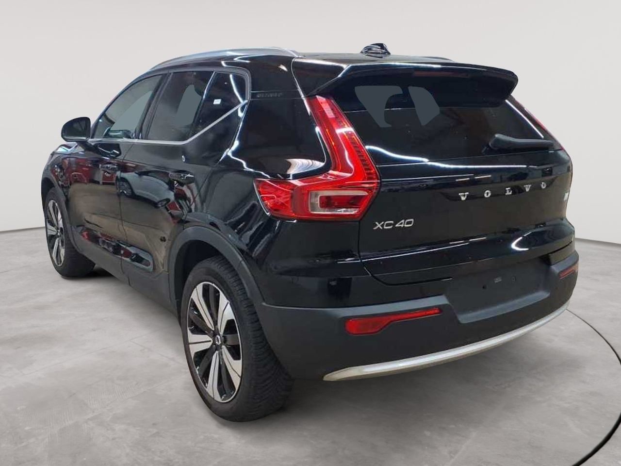 Volvo XC40 T4 Recharge DKG Plus Bright AHK 19"
