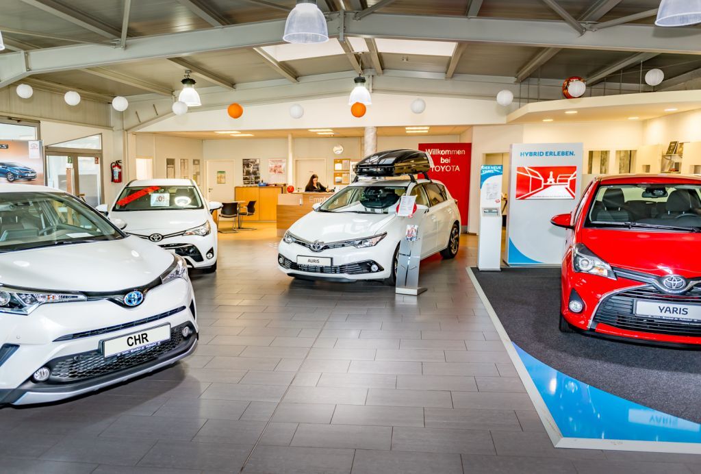 Toyota C-HR Hybrid Flow - Samsaru's Car Outlet