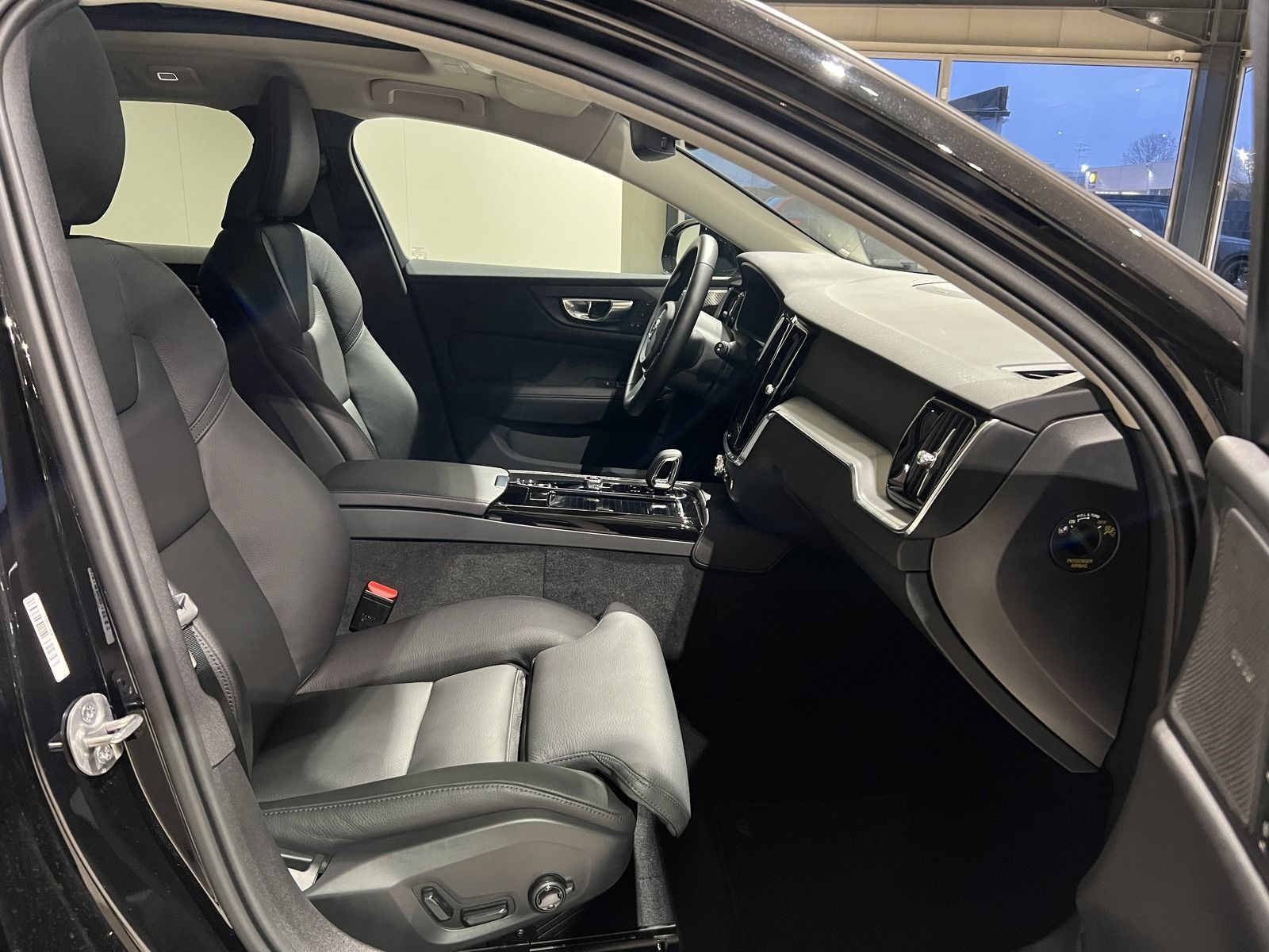 Volvo V60 T6 Plus Dark Recharge AWD ACC Pano AHK 360°