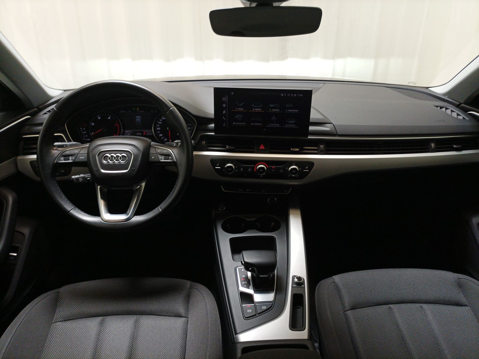Audi A4 35 2.0 TDI Avant - Samsaru's Car Outlet