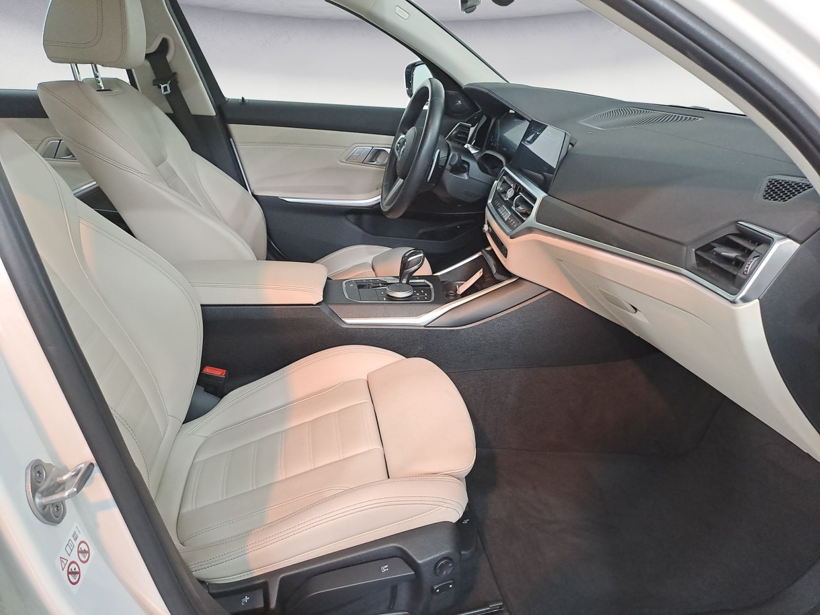 BMW 330e Luxury Line - Samsaru's Car Outlet