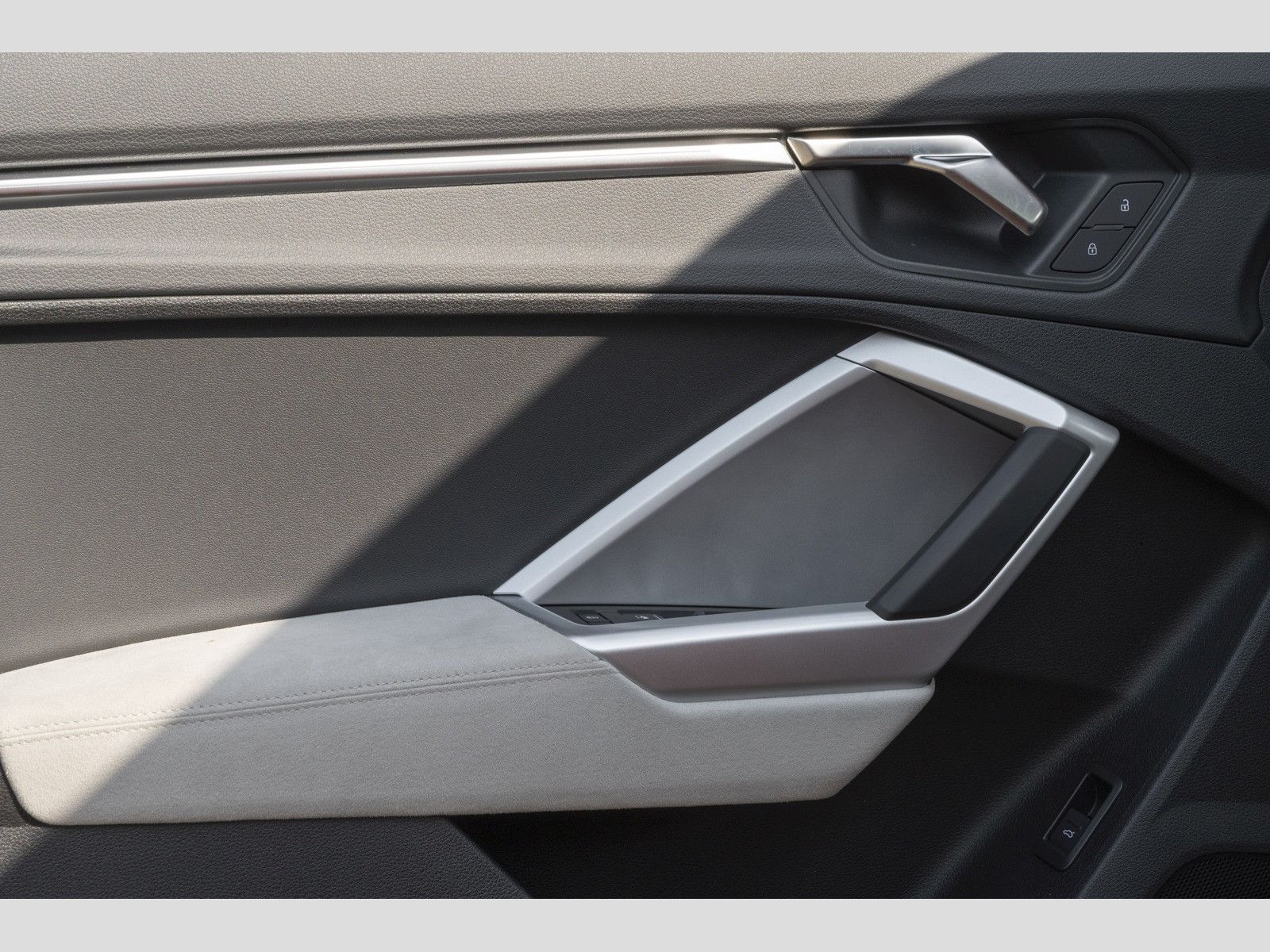 Audi Q3 advanced 40 TFSI quattro S tronic - Samsaru's Car Outlet
