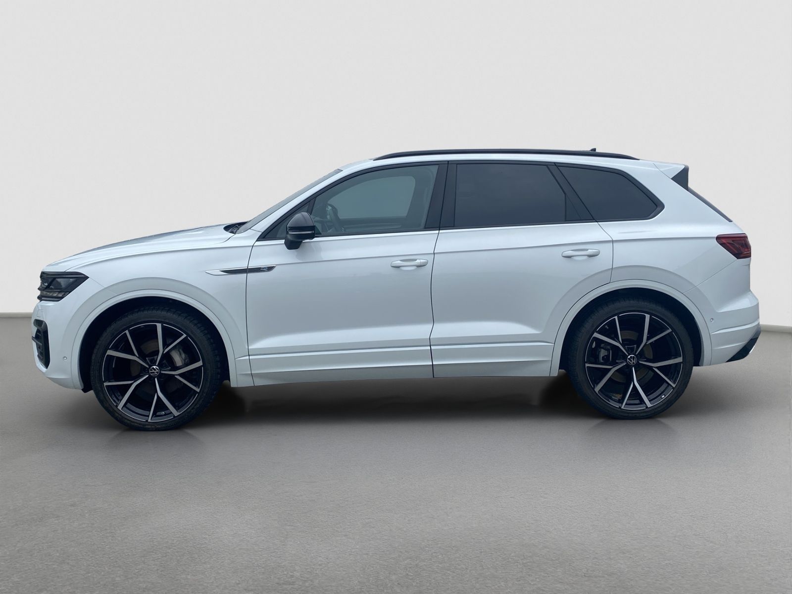 Volkswagen Touareg 3.0 TDI R-Line 4Motion - Samsaru's Car Outlet