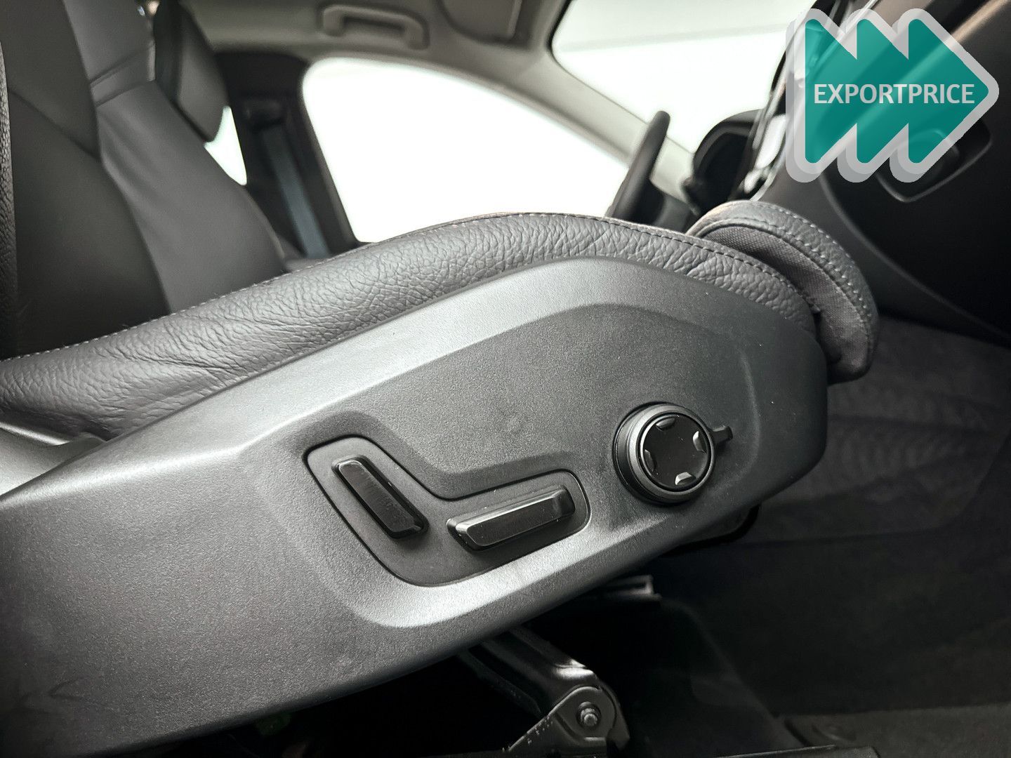 Volvo XC60 T6 Plug-in hybrid AWD Plus Dark | panorama