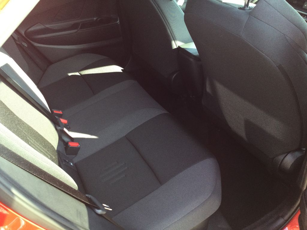 Toyota C-HR 1.8 Hybrid - Samsaru's Car Outlet