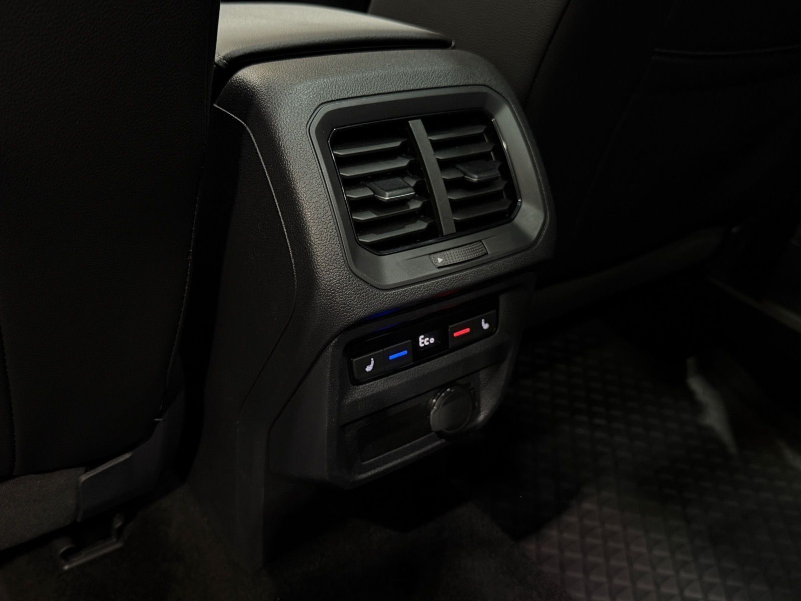 Volkswagen Tiguan R-Line 1.4 TSI eHybrid - Samsaru's Car Outlet