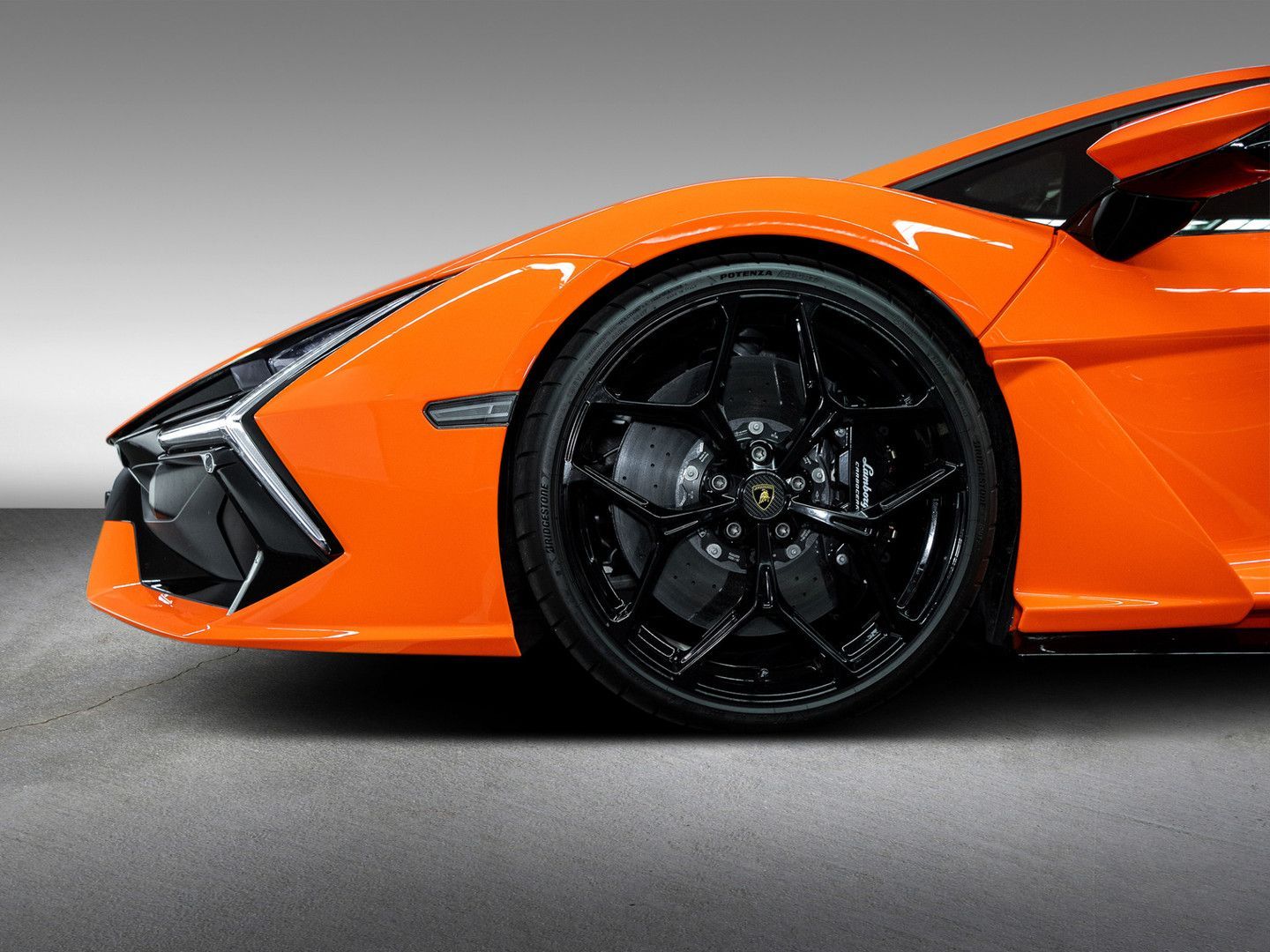 Lamborghini Revuelto - Samsaru's Car Outlet