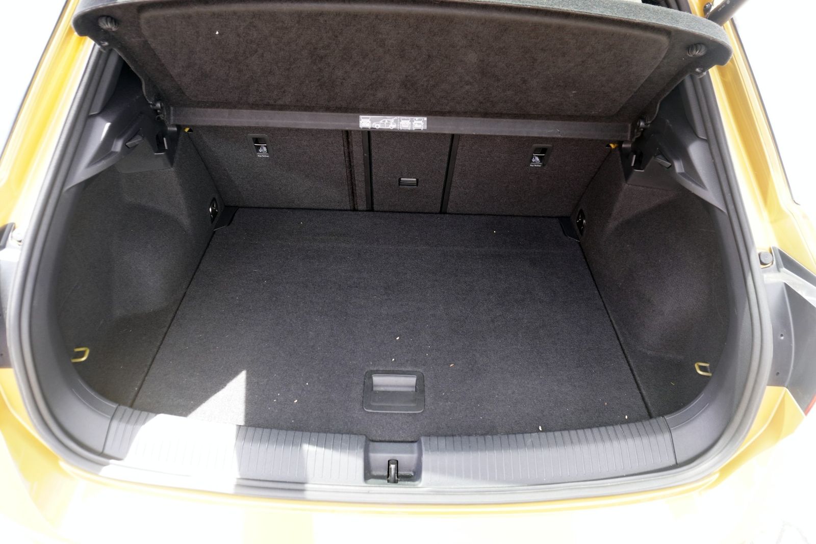 Volkswagen T-Roc 2.0 TDI Active - Samsaru's Car Outlet