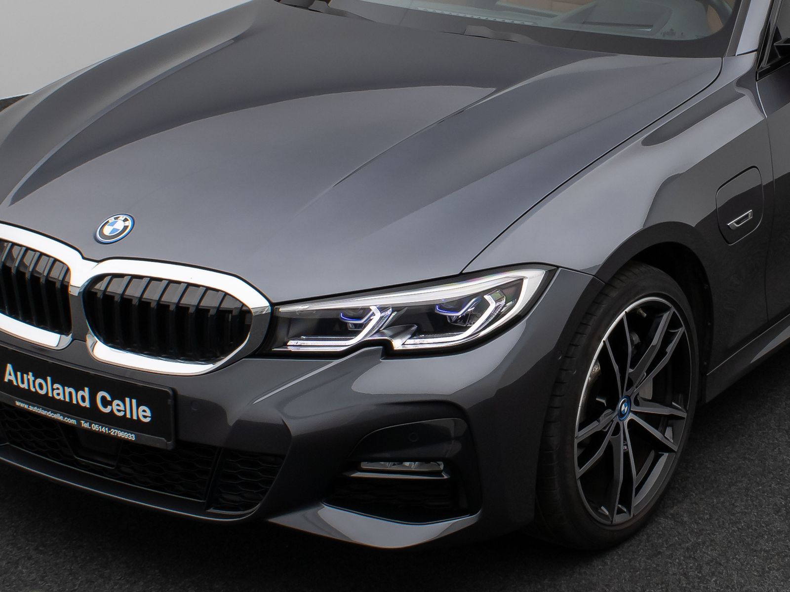 BMW 330e M Sport - Samsaru's Car Outlet