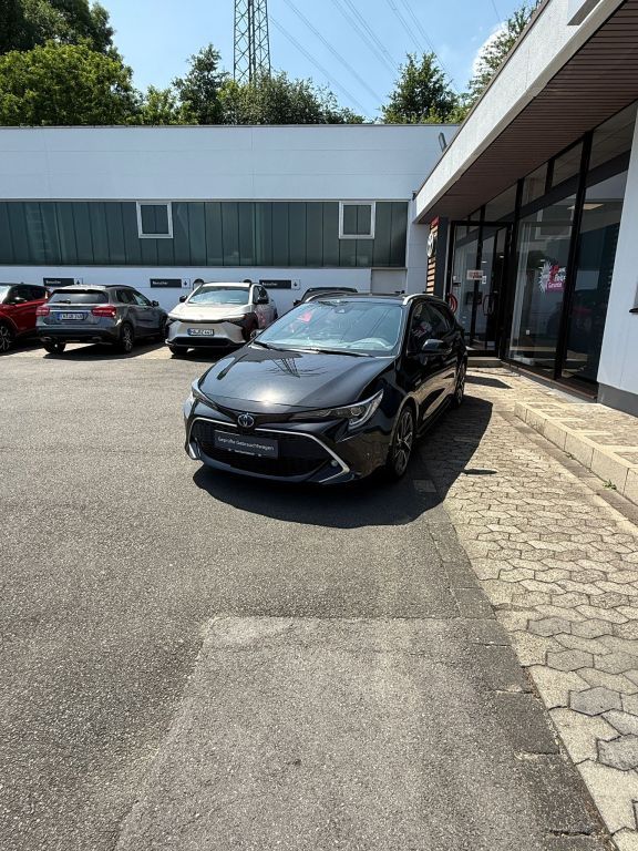Toyota Corolla 2.0 Hybrid Touring Sports Lounge - Samsaru's Car Outlet