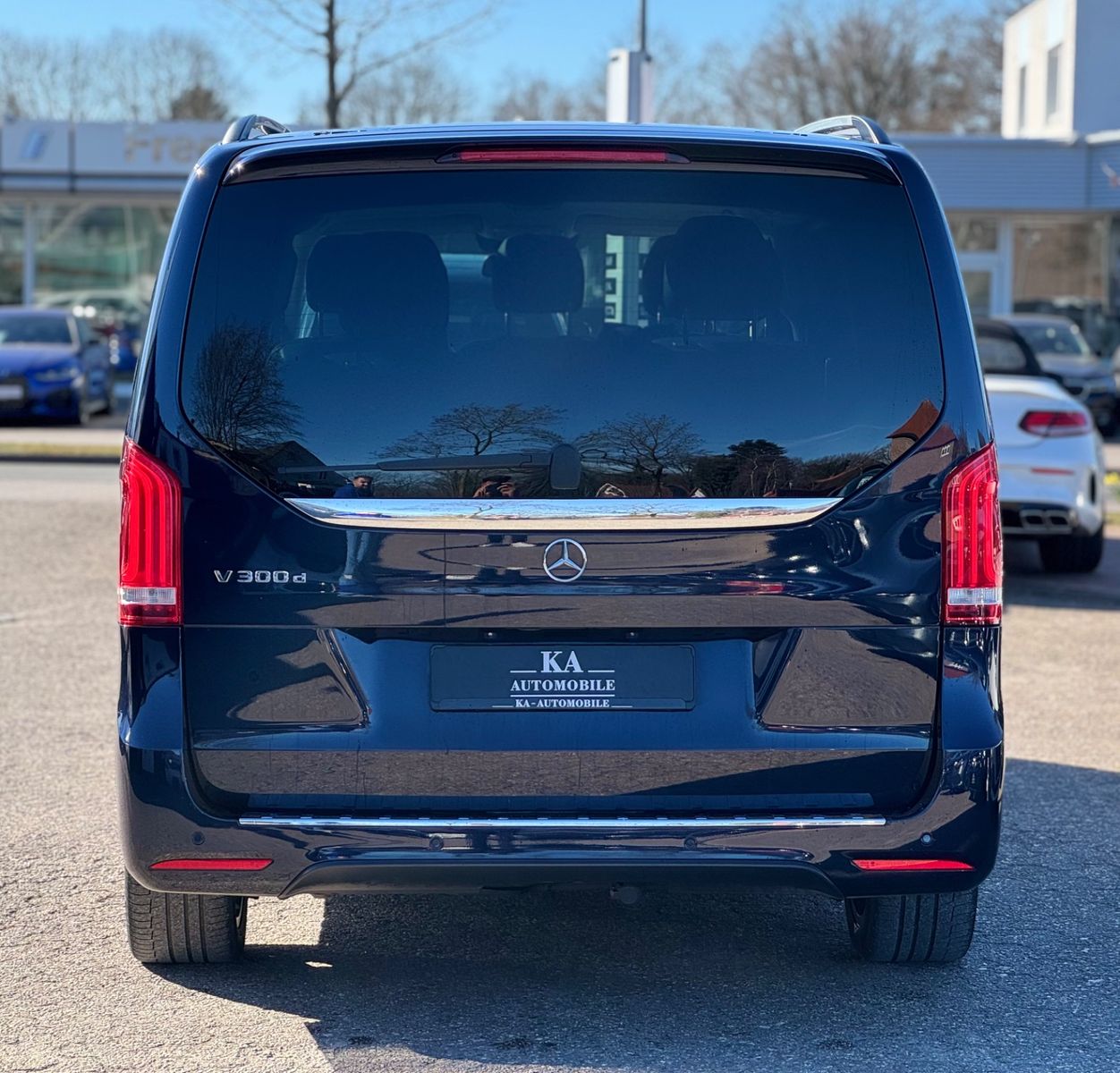 Mercedes-Benz V 300 d Exclusive - Samsaru's Car Outlet