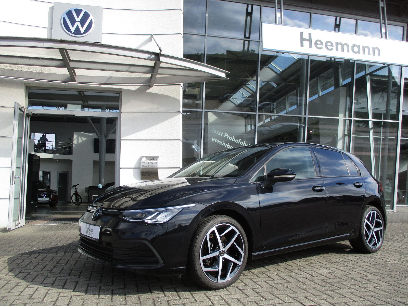 Volkswagen Golf VIII 130PS TSI - Samsaru's Car Outlet