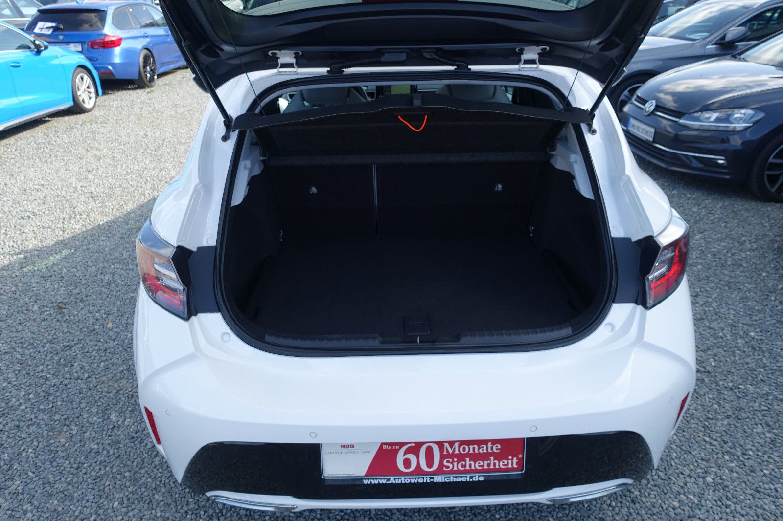 Toyota Corolla 2.0 Hybrid - Samsaru's Car Outlet
