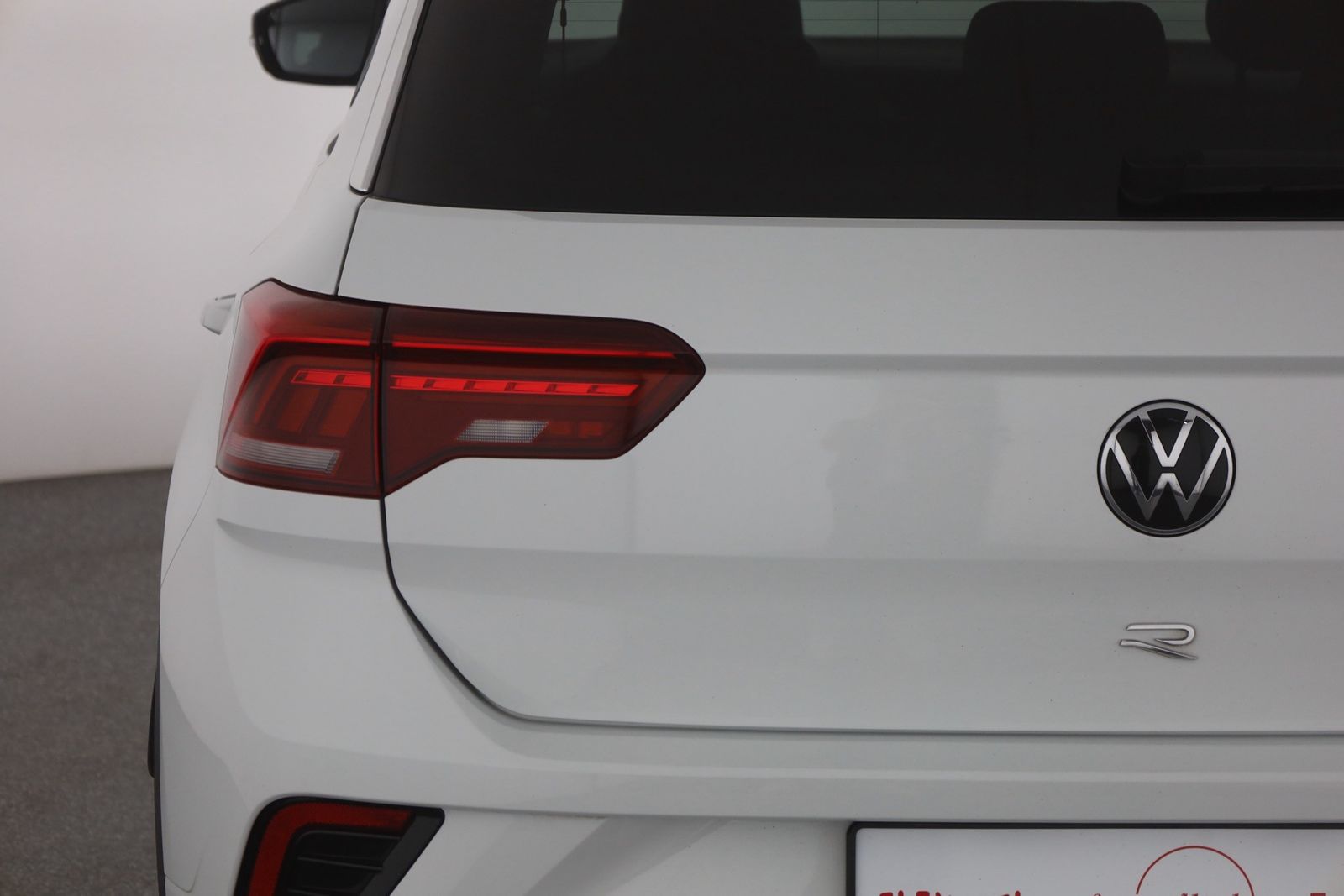 Volkswagen T-Roc 2.0 TSI R 4Motion - Samsaru's Car Outlet