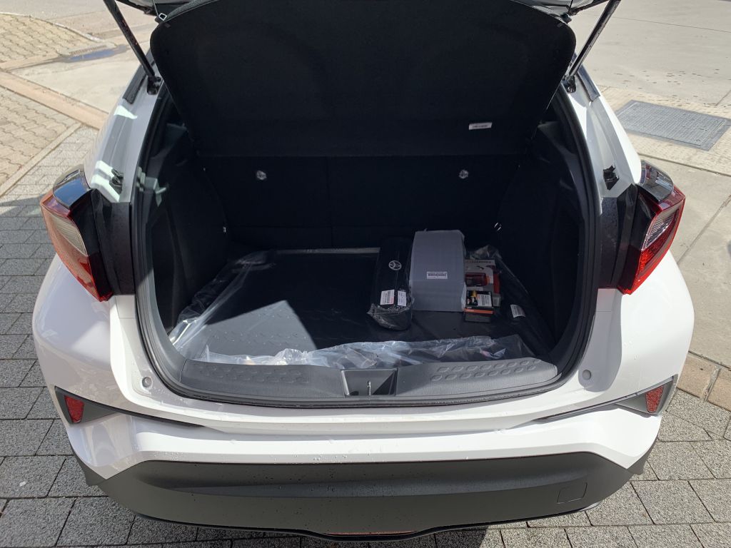 Toyota C-HR Hybrid Flow - Samsaru's Car Outlet