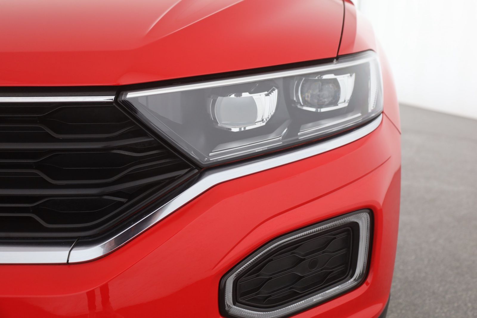 Volkswagen T-Roc 1.5 TSI DSG Sport - Samsaru's Car Outlet