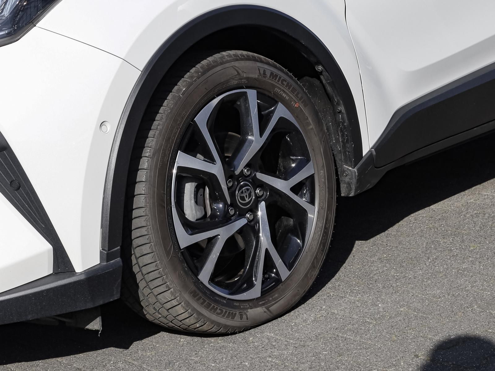 Toyota C-HR 2.0 Hybrid Lounge - Samsaru's Car Outlet