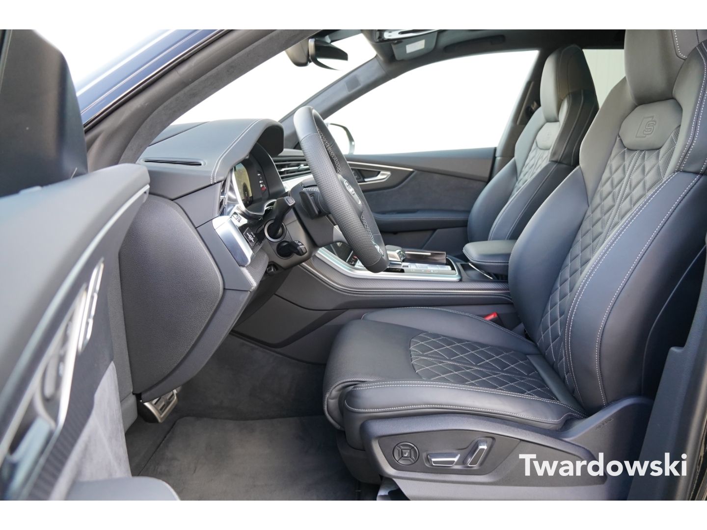 Audi Q8 50 TDI S line Pano Hud Matrix 23'' B&O AHK 36