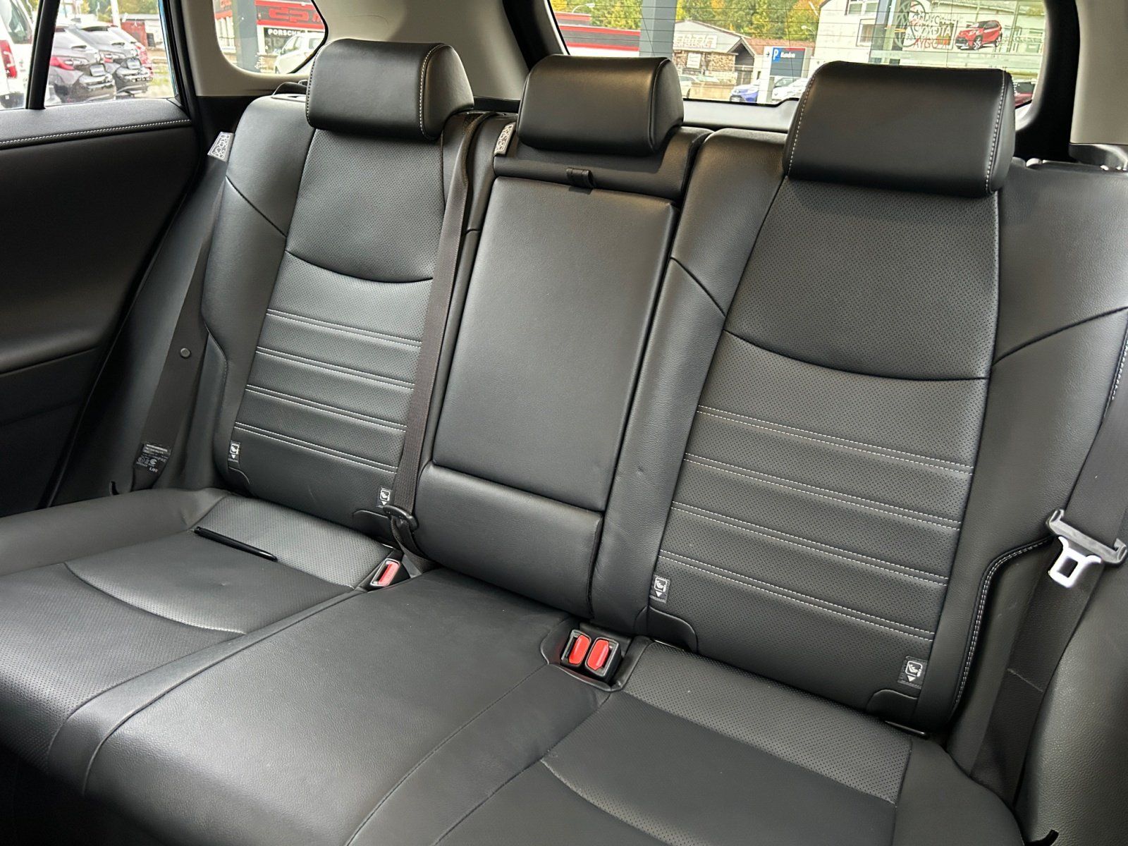 Toyota RAV4 2.5l Hybrid 5-Türer Lounge Matrix 2xKlima
