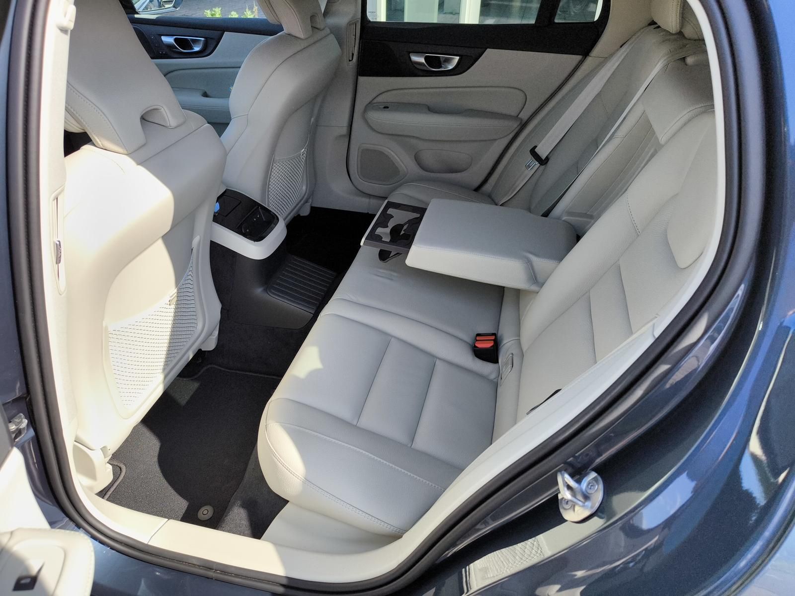 Volvo V60 T6 Recharge Plus Dark Plug-In Hybrid AWD