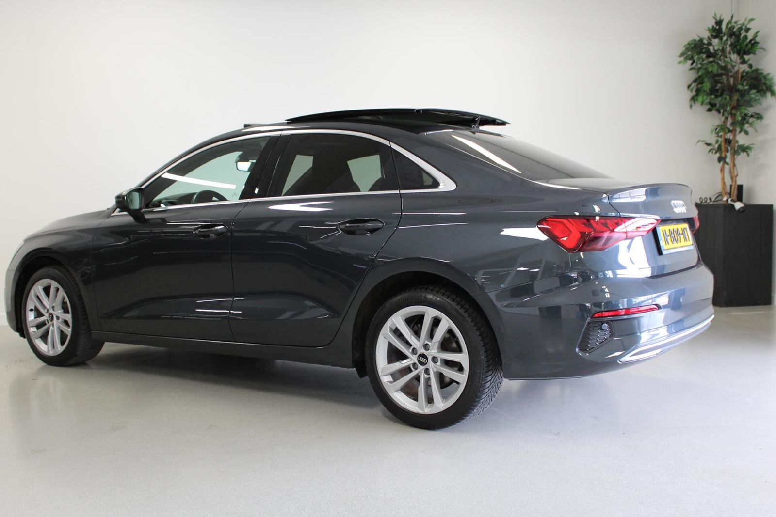 Audi A3 Limousine 30 TFSI Business edition | PANO-DAK