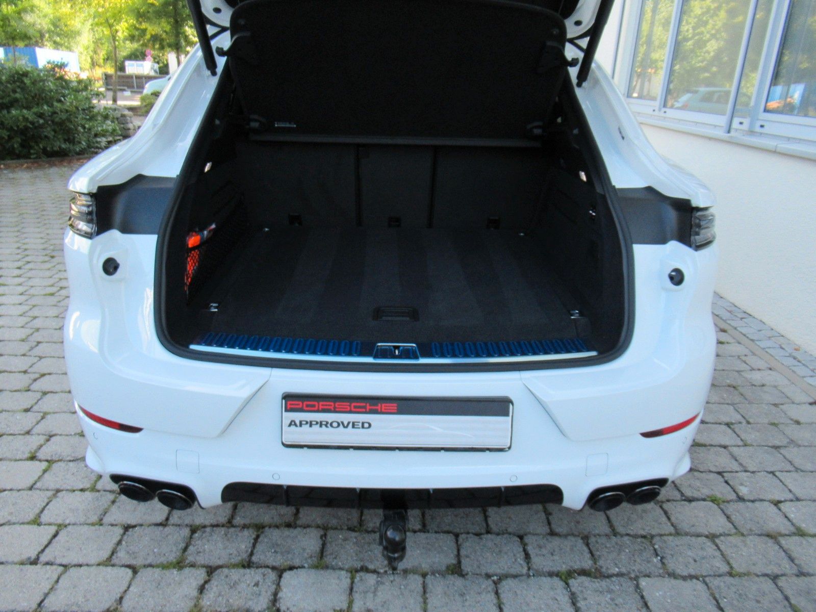 Porsche NEW COUPE E-H EXCL SPORTDESIGN BOSE+INNO AHK+GT
