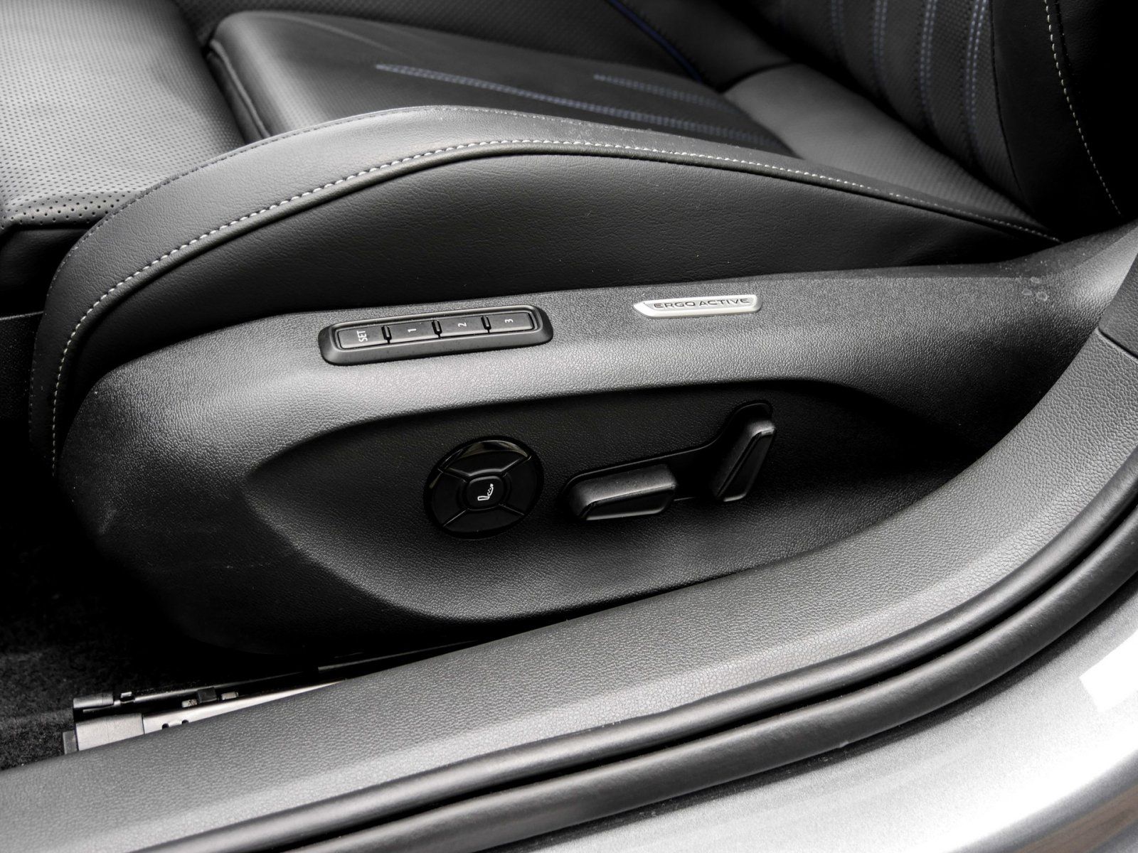 Volkswagen Passat Variant R-Line Signature eHybrid HarmanKa