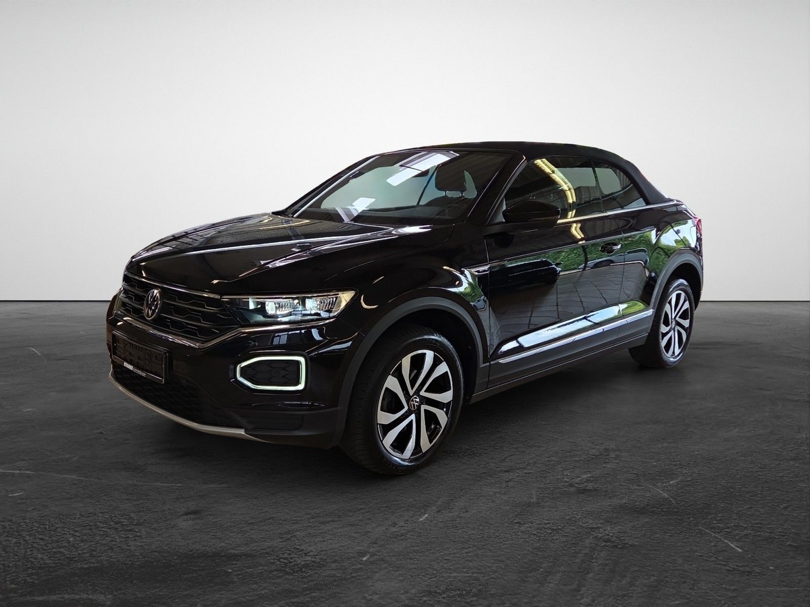 Volkswagen T-Roc 1.5 TSI DSG Active - Samsaru's Car Outlet