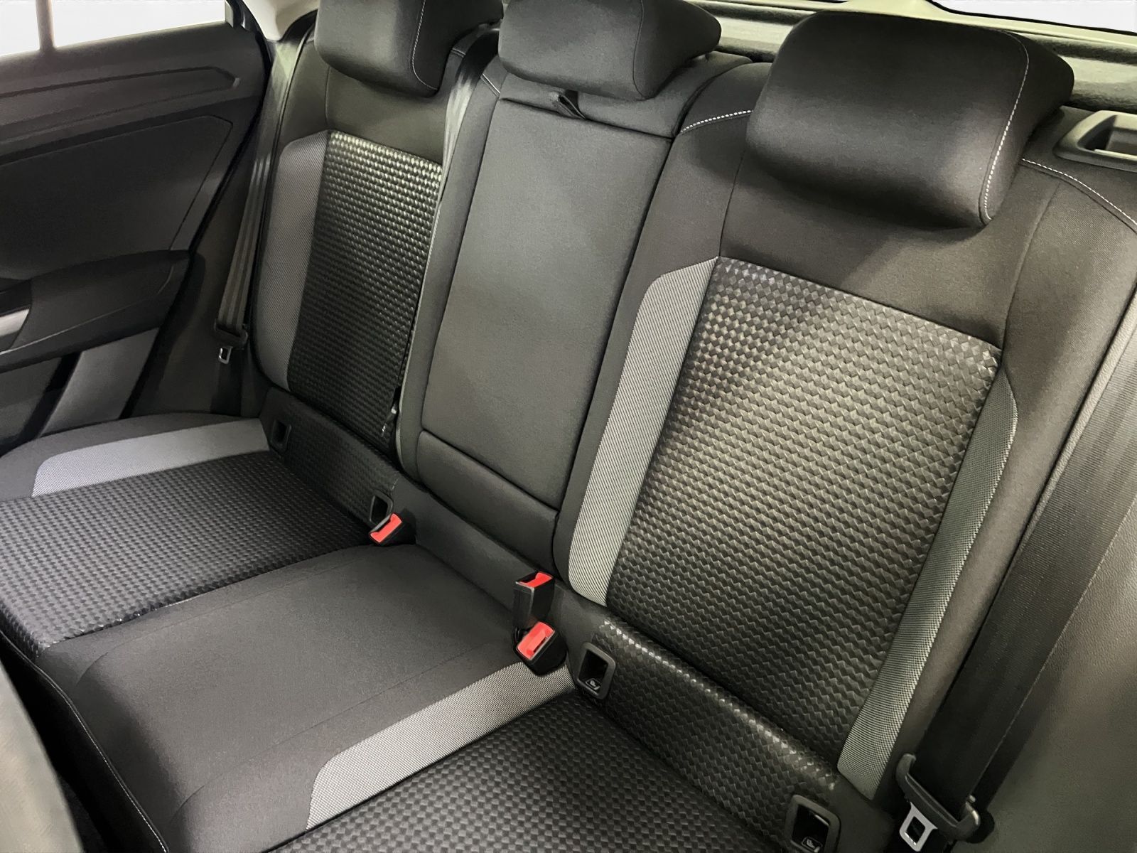 Volkswagen T-Roc 2.0 TDI Active - Samsaru's Car Outlet