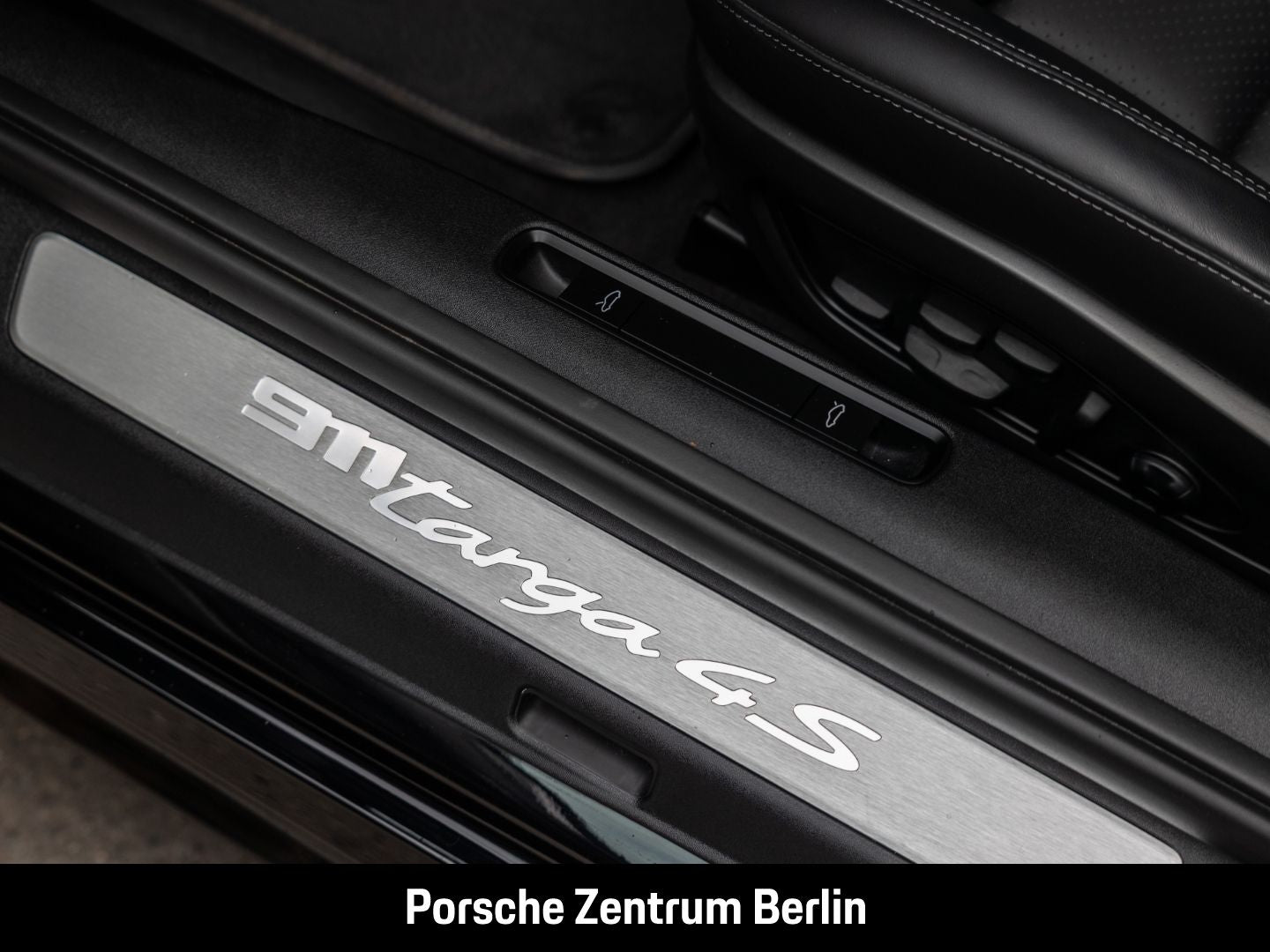 Porsche 992 911 Targa 4S BOSE Sportabgas SportDesign LED