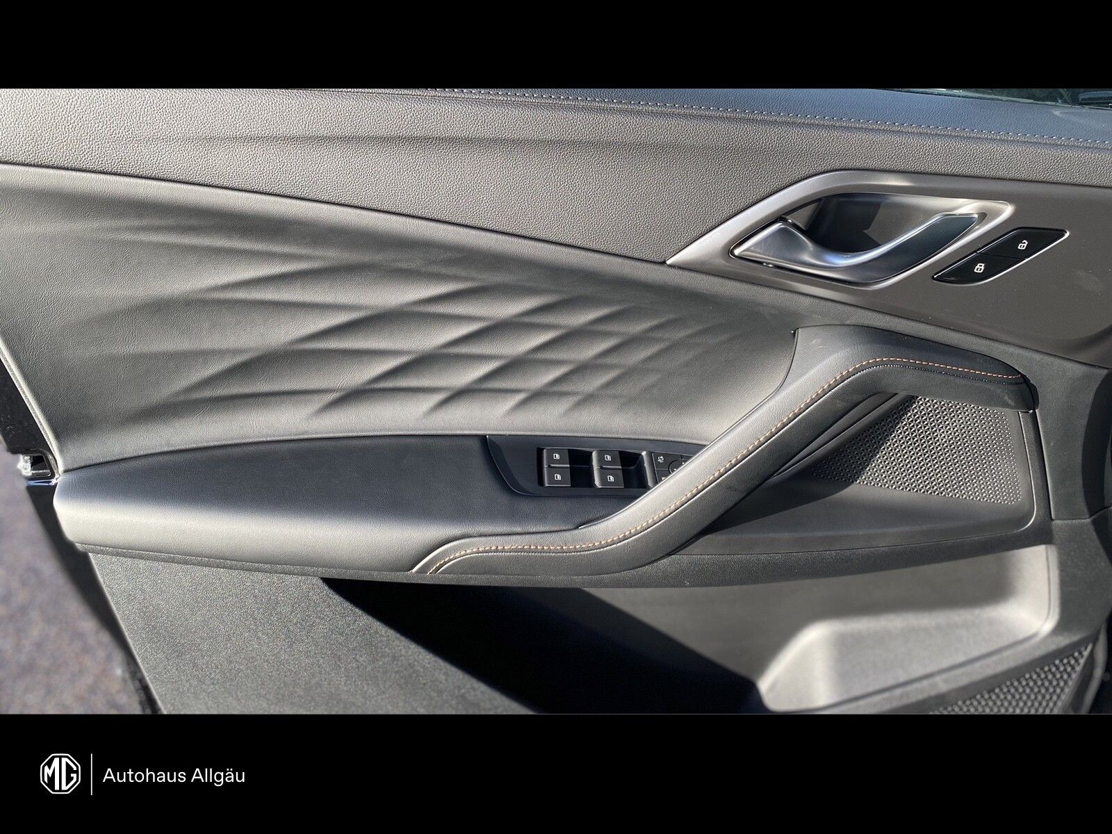 MG HS PHEV Luxury 360°+SHZ+LED+NAVI+CAR PLAY