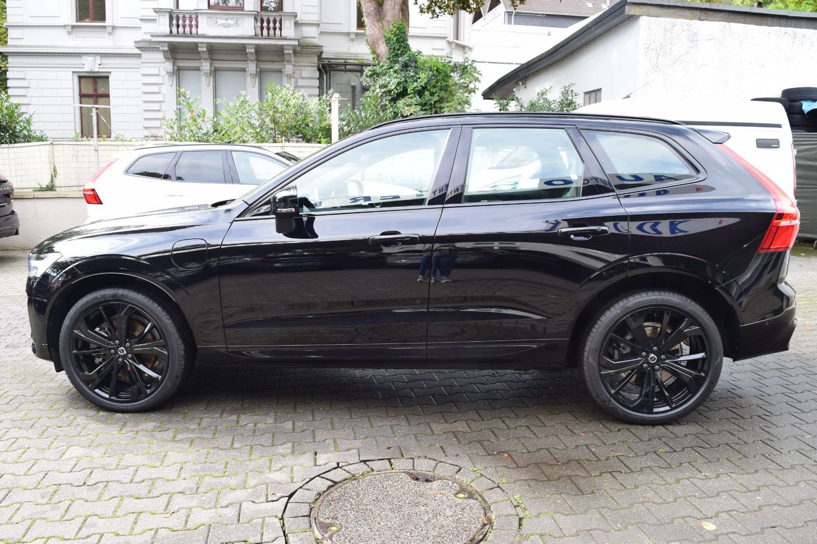 Volvo XC60 T6 Plus Black Edition AHK 360 PANO H&K STH