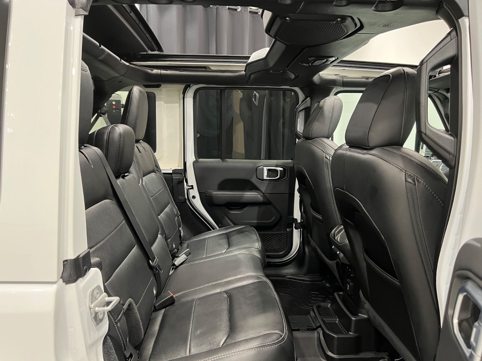 Jeep Wrangler Unlimited Sahara Softtop Sky One-Touch
