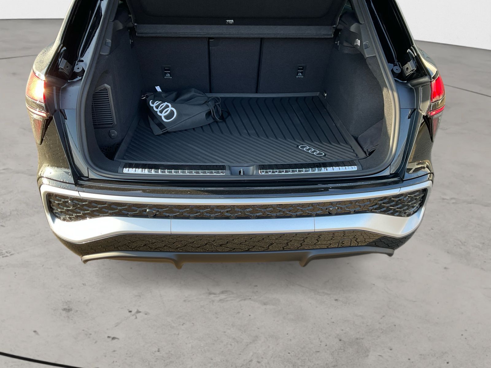 Audi Q3 SUV e-hybrid 2x S line MATRIX AHK HUD SONOS