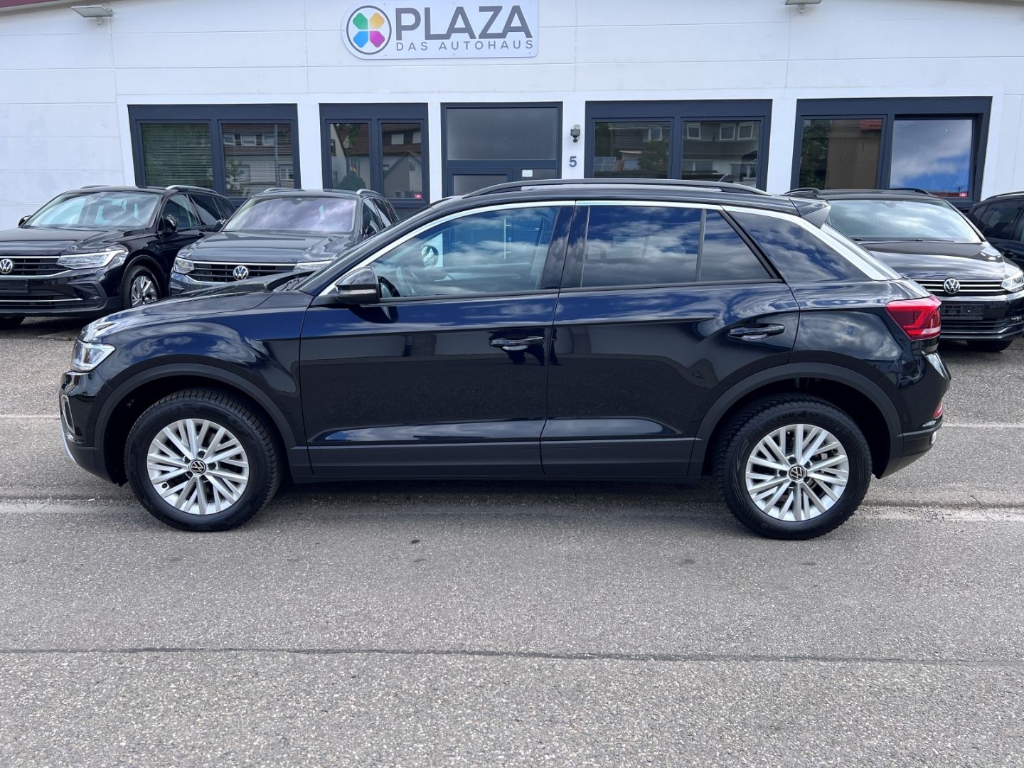 Volkswagen T-Roc 1.0TSI Life - Samsaru's Car Outlet