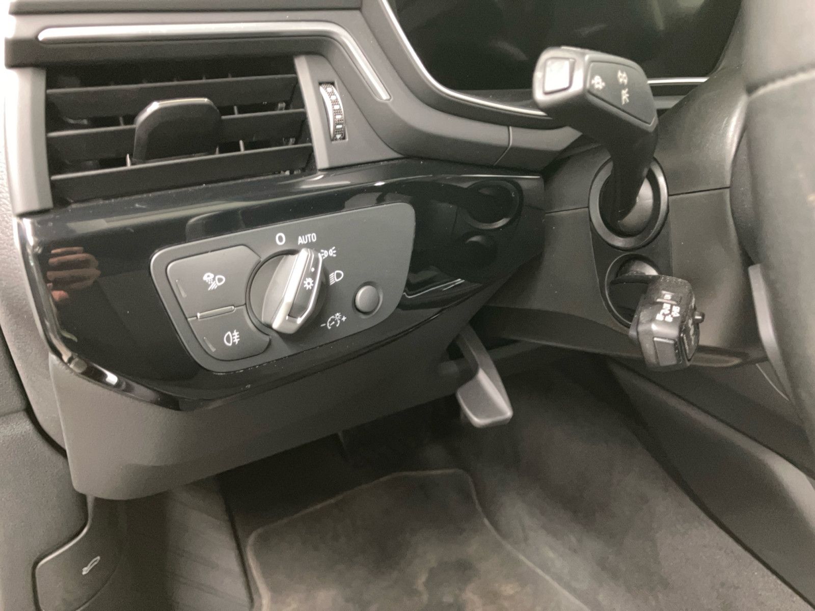 Audi A4 35 TDI Avant S line - Samsaru's Car Outlet