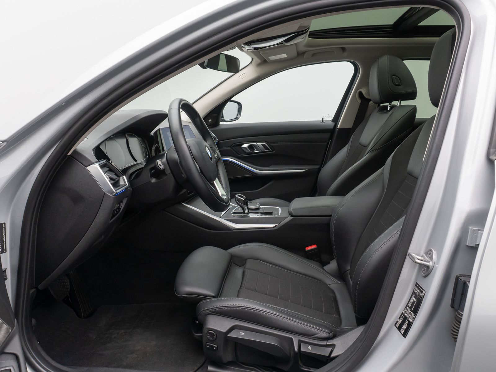BMW 320d SportLine - Samsaru's Car Outlet